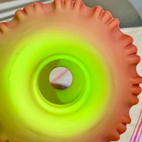 Vintage Fenton Glass Maple Leaf Burmese One Piece Fairy Lamp - Picture 3 of 9